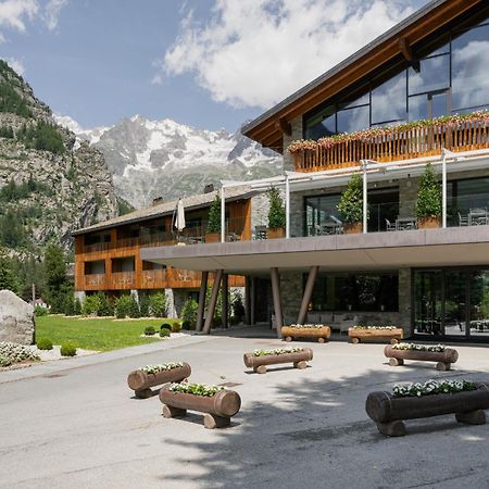 Grand Hotel Courmayeur Mont Blanc, By R Collection Hotels Exteriör bild