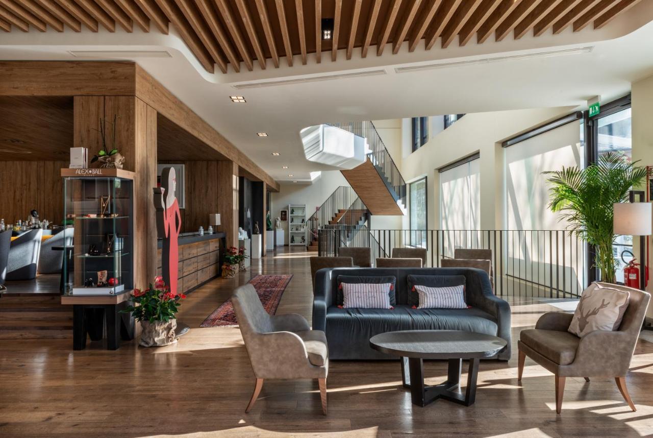 Grand Hotel Courmayeur Mont Blanc, By R Collection Hotels Exteriör bild