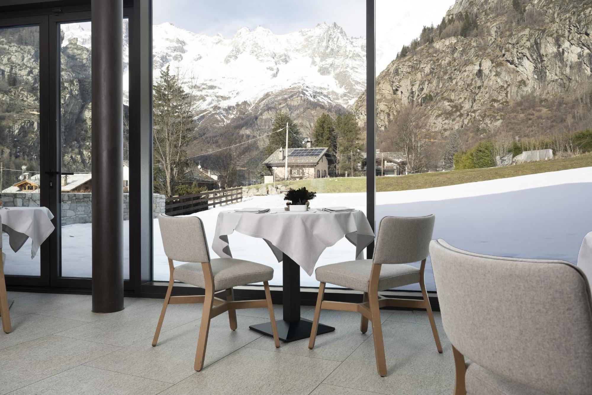 Grand Hotel Courmayeur Mont Blanc, By R Collection Hotels Exteriör bild