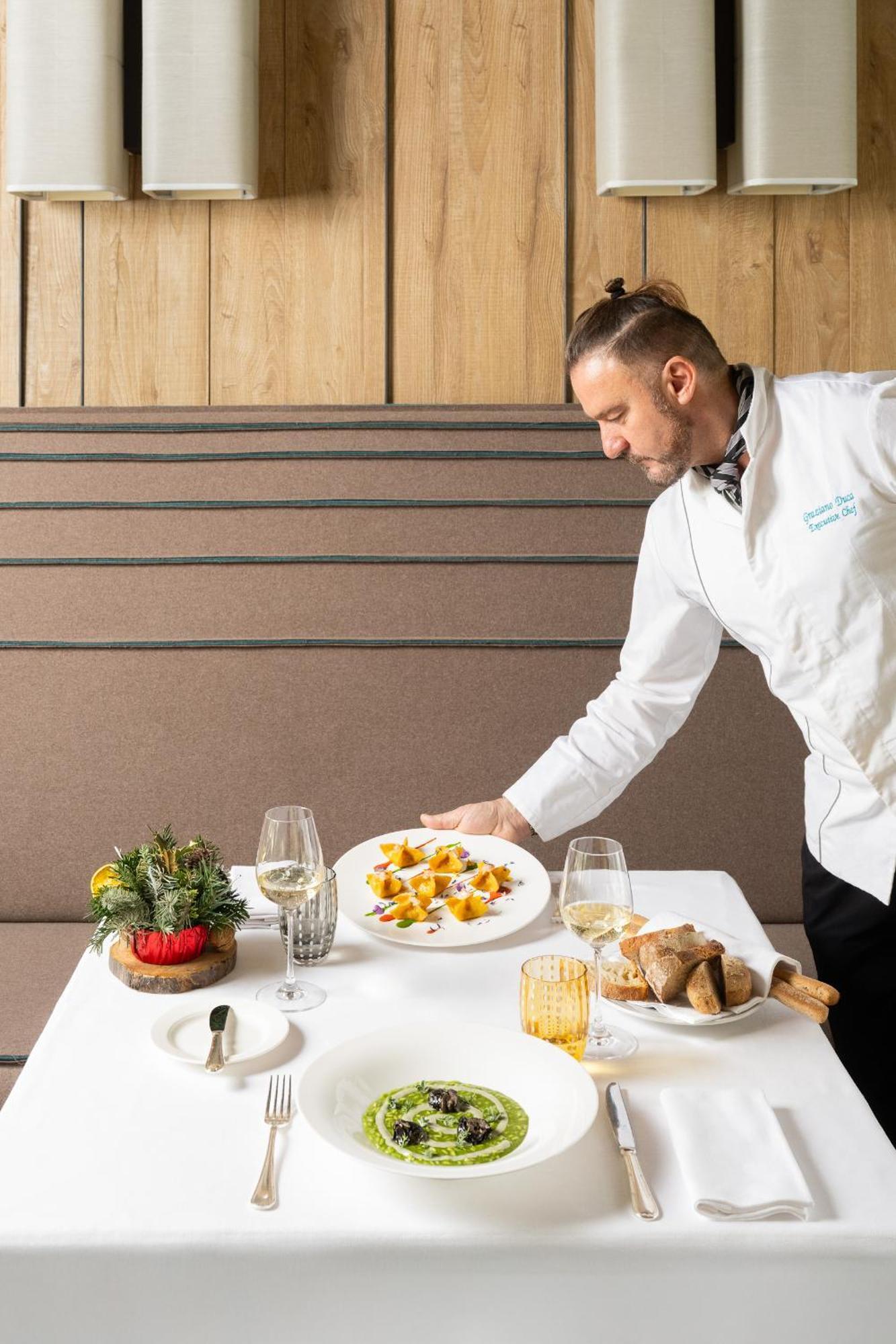 Grand Hotel Courmayeur Mont Blanc, By R Collection Hotels Exteriör bild