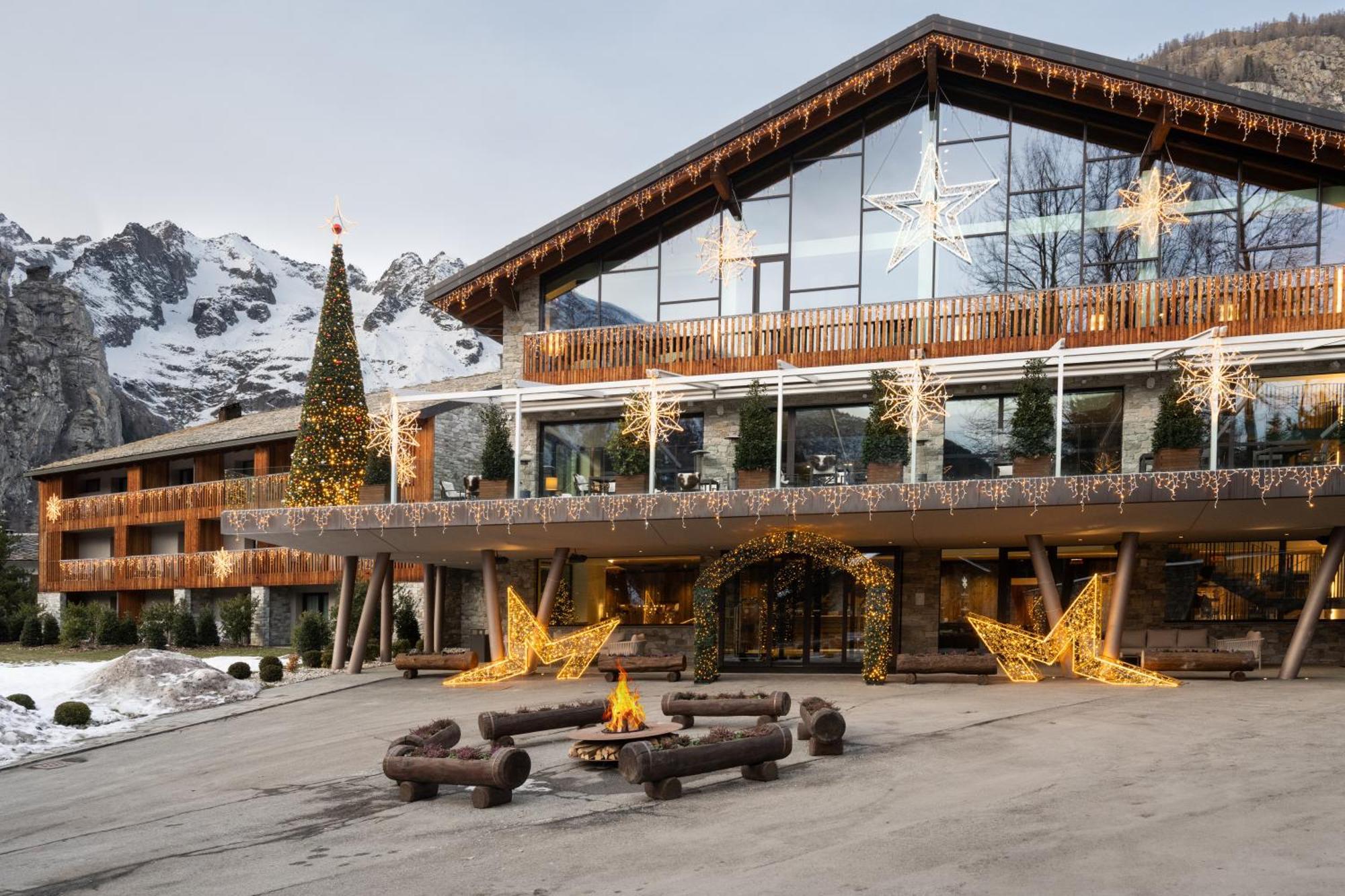 Grand Hotel Courmayeur Mont Blanc, By R Collection Hotels Exteriör bild