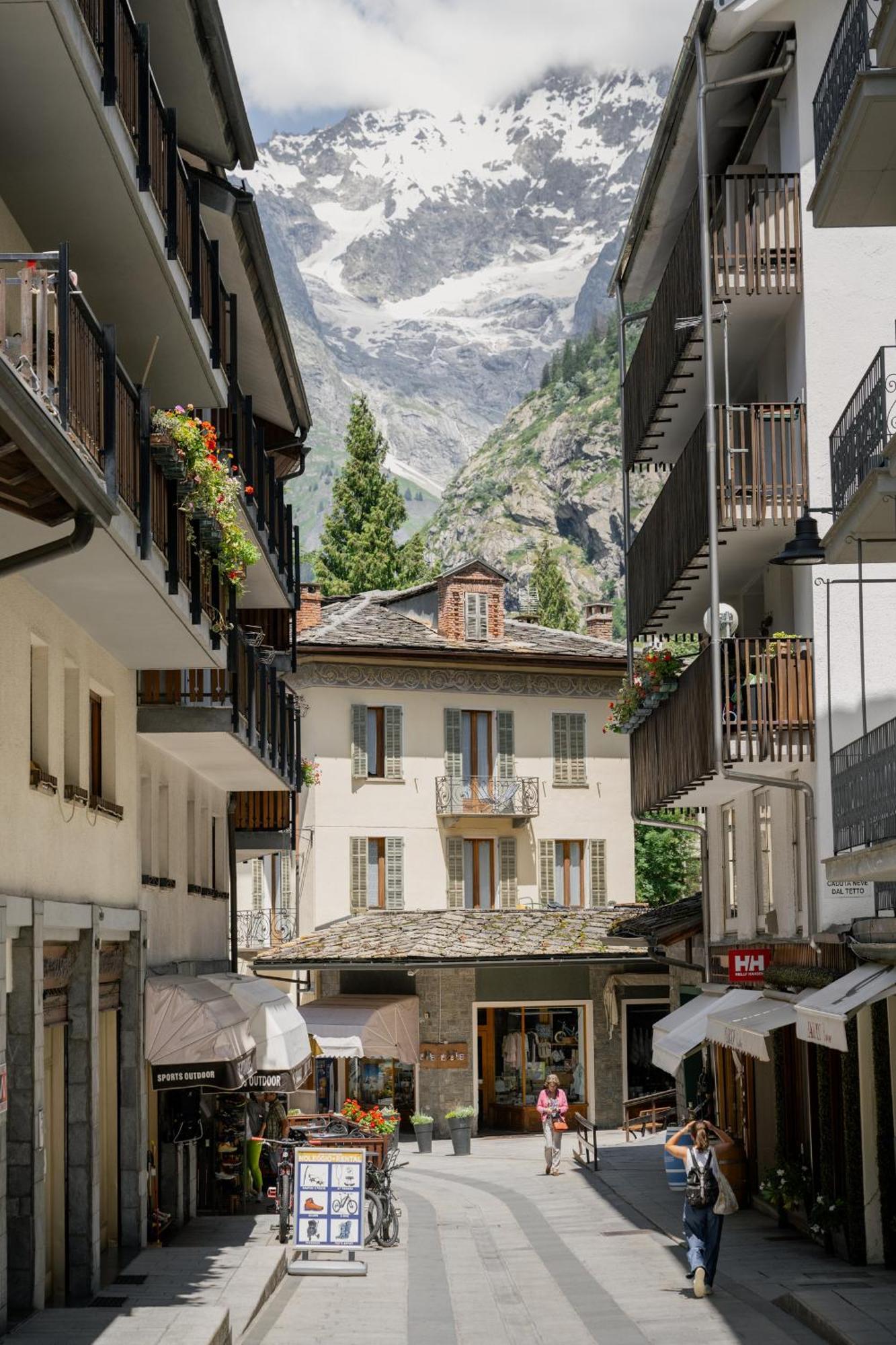 Grand Hotel Courmayeur Mont Blanc, By R Collection Hotels Exteriör bild