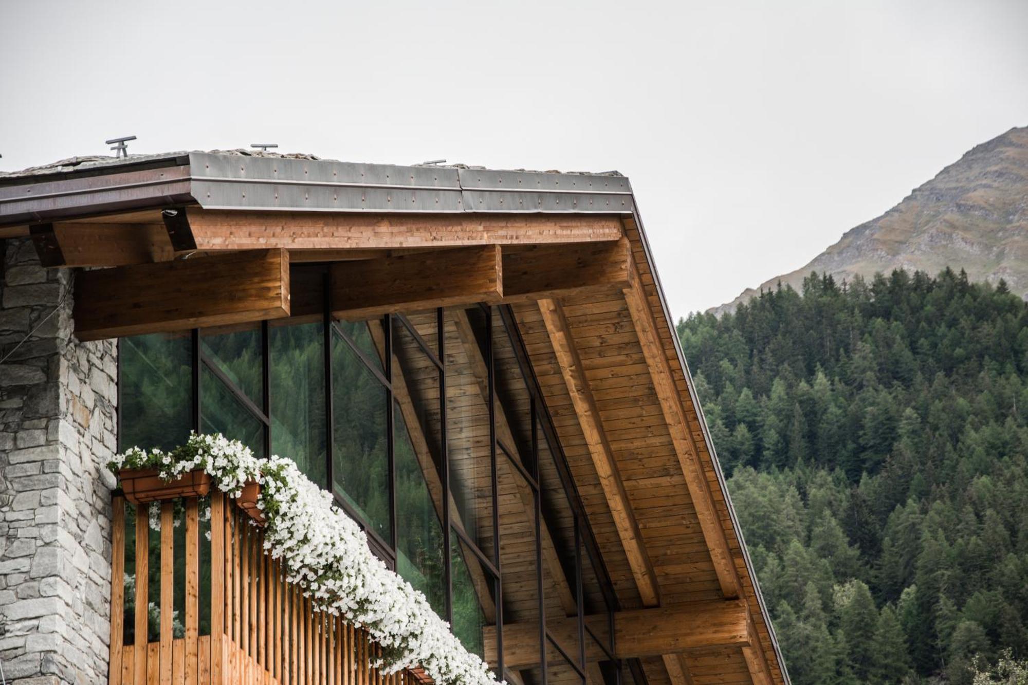 Grand Hotel Courmayeur Mont Blanc, By R Collection Hotels Exteriör bild