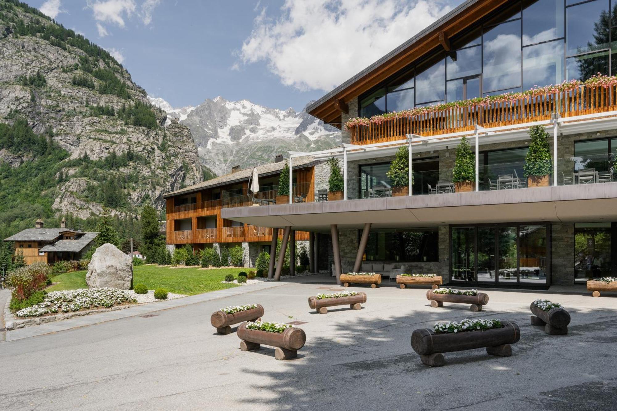 Grand Hotel Courmayeur Mont Blanc, By R Collection Hotels Exteriör bild